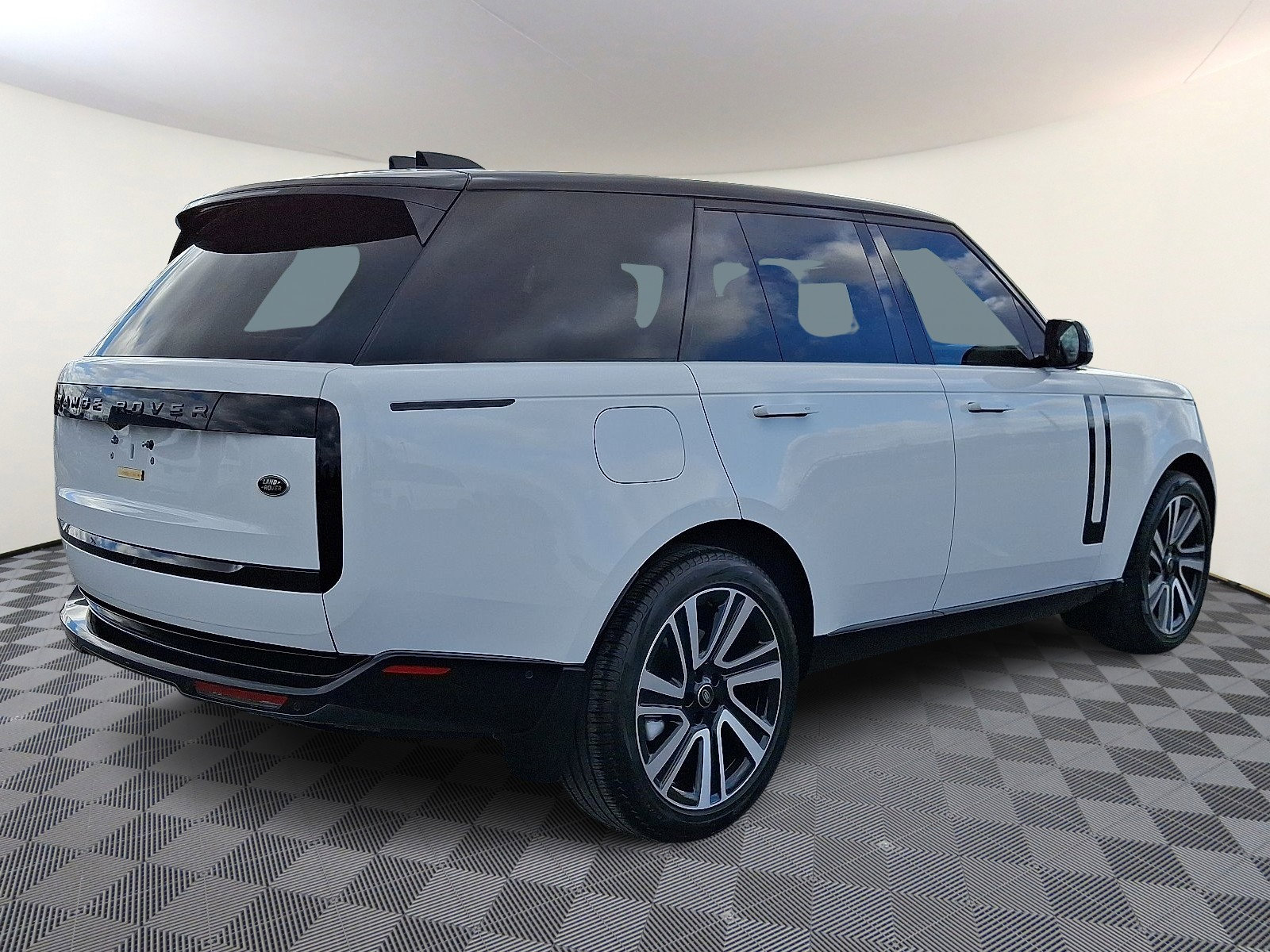 Used 2023 Land Rover Range Rover SE image 4