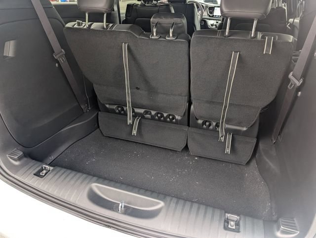 New 2027 Chrysler Pacifica Select FWD image 26