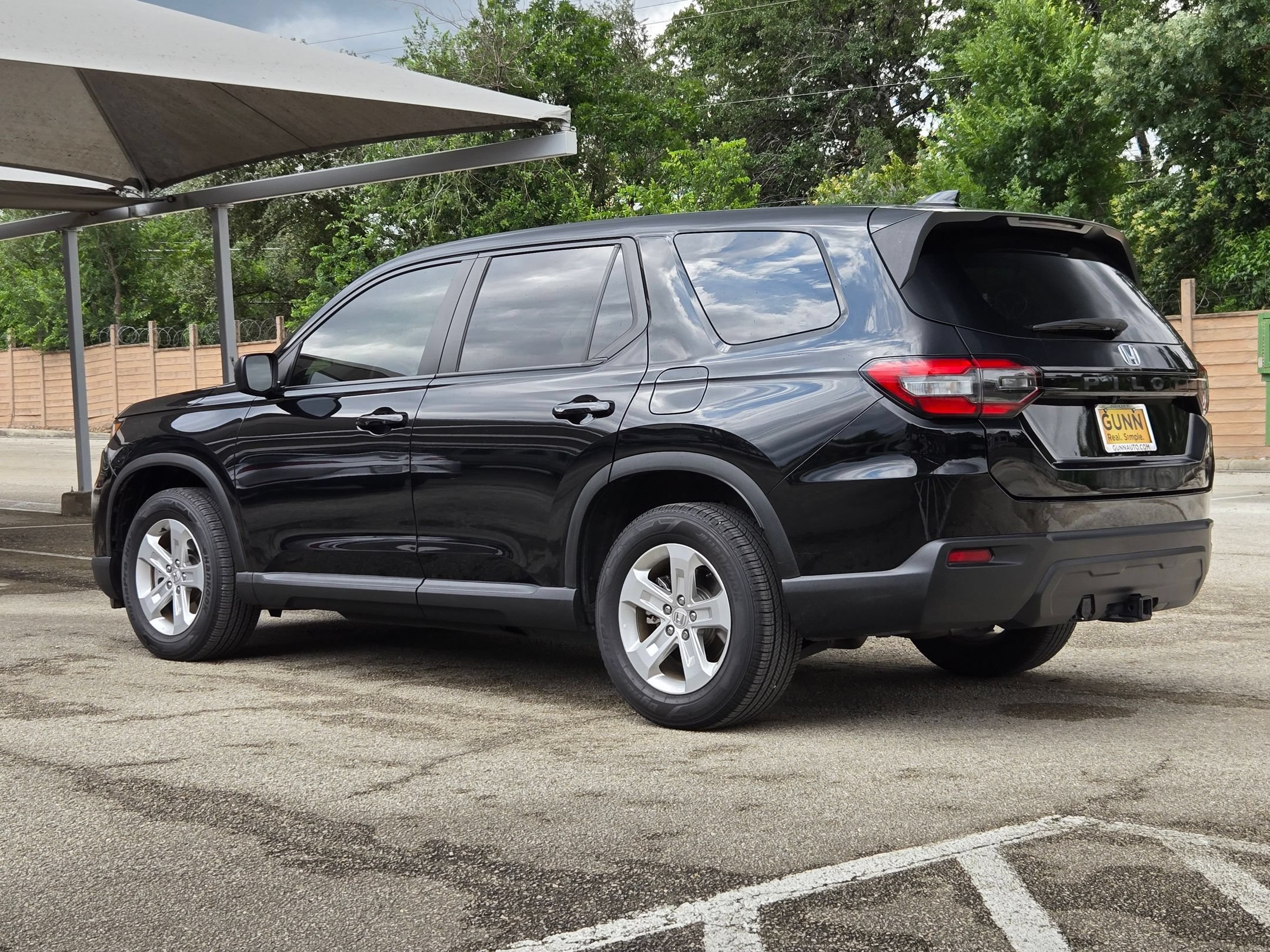 Used 2023 Honda Pilot LX image 6