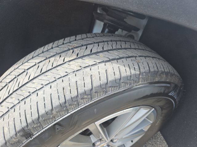 Used 2023 Chevrolet Traverse LT image 28