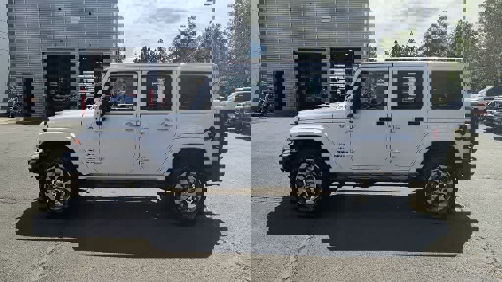 Used 2017 Jeep Wrangler Unlimited Sahara w/ Connectivity Group image 5