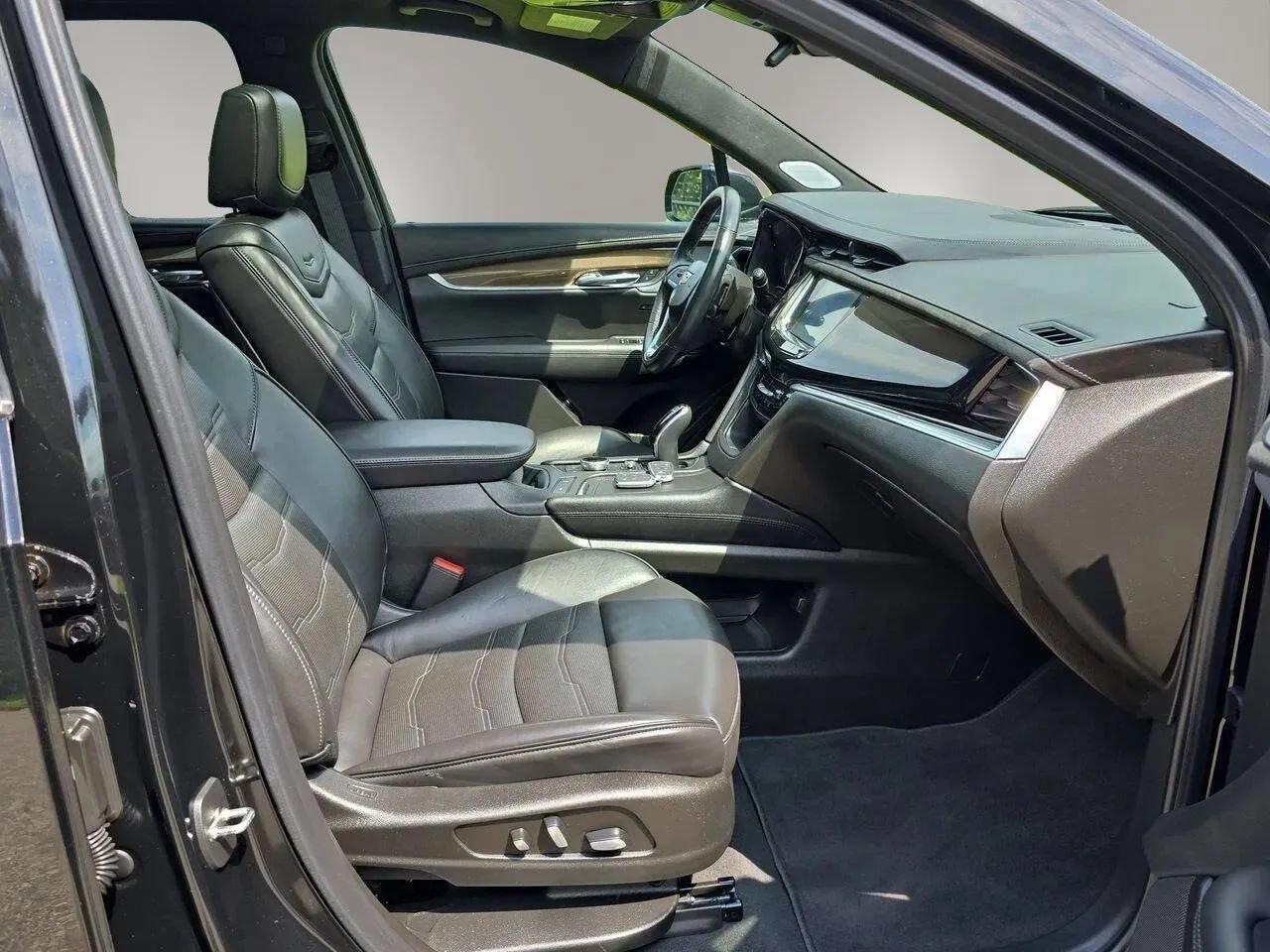 Used 2023 Cadillac XT6 Premium Luxury w/ Platinum Package AWD/4WD image 26
