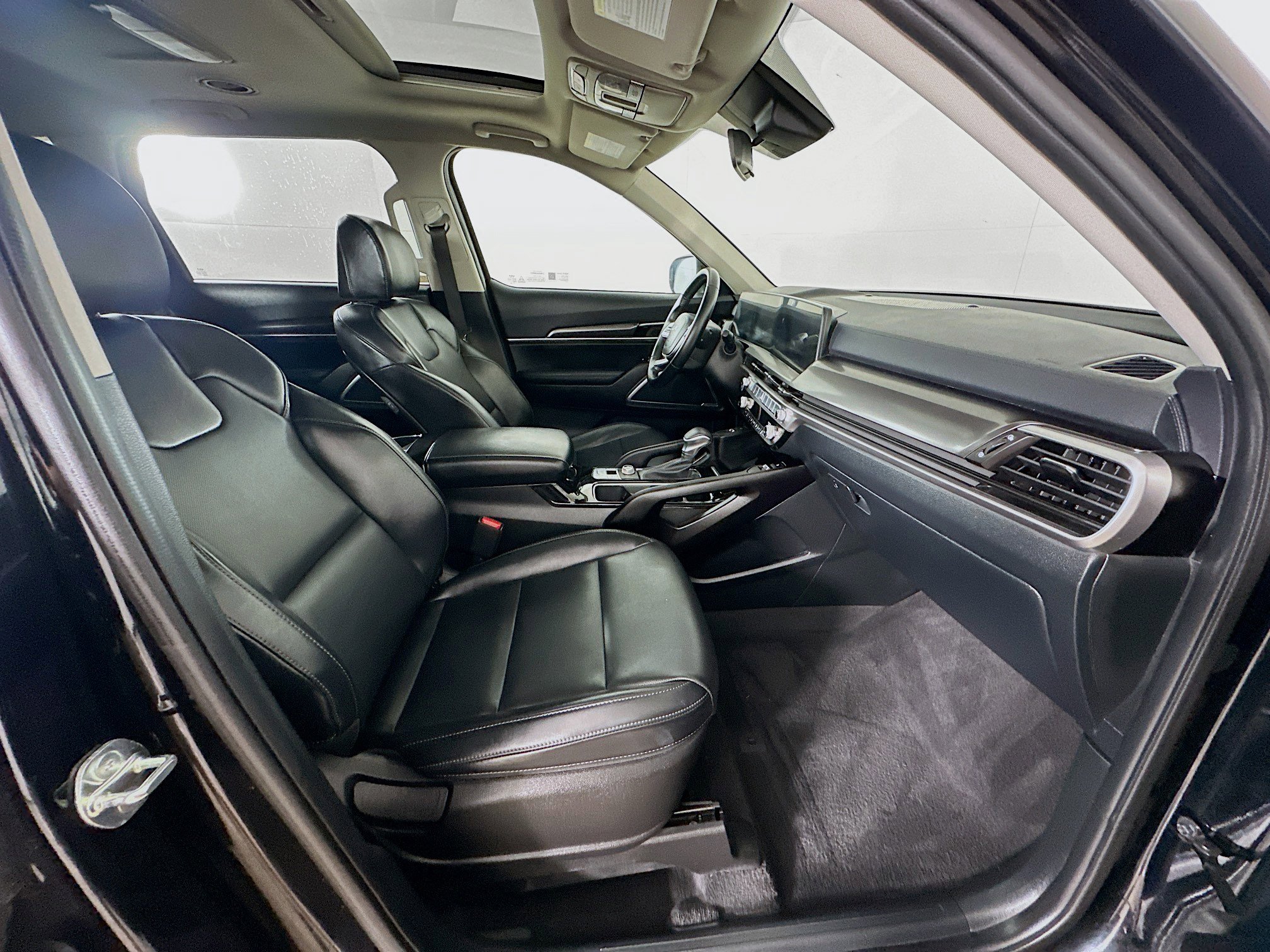 Used 2025 Kia Telluride S image 34