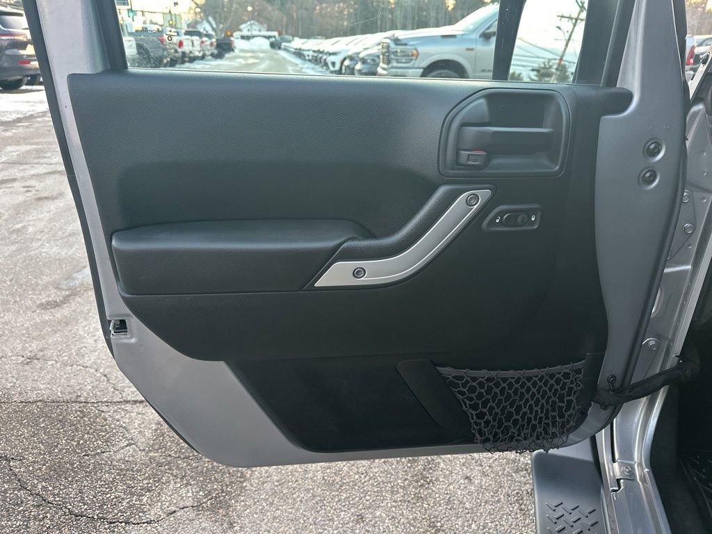 Used 2018 Jeep Wrangler Unlimited Sahara w/ Connectivity Group image 13