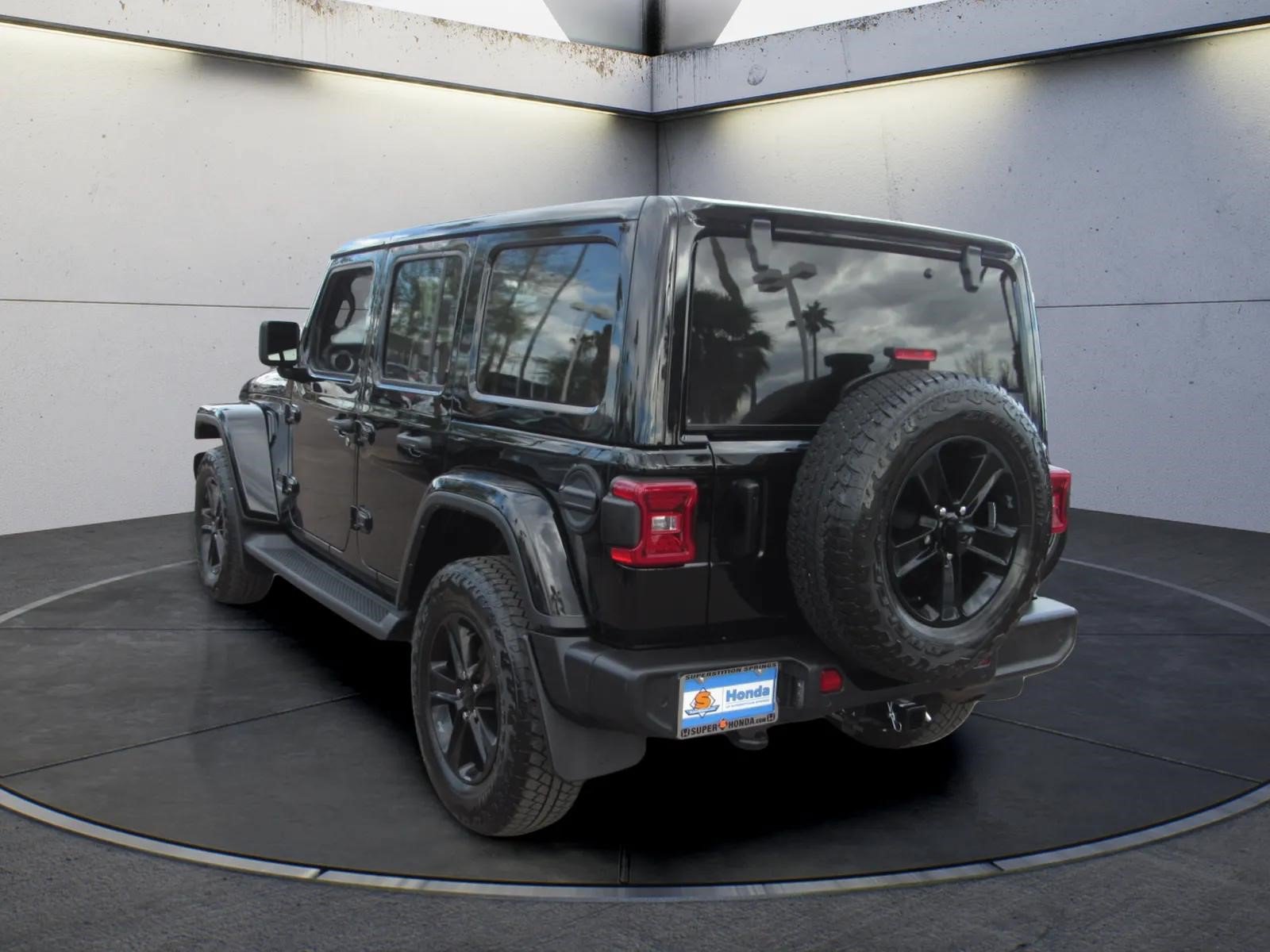 Used 2023 Jeep Wrangler Unlimited Sahara AWD/4WD image 6