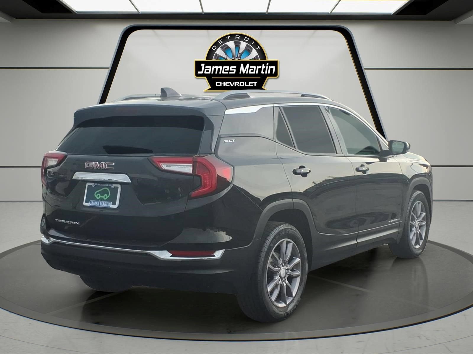 Certified 2023 GMC Terrain SLT w/ LPO, Floor Liner Package FWD image 4