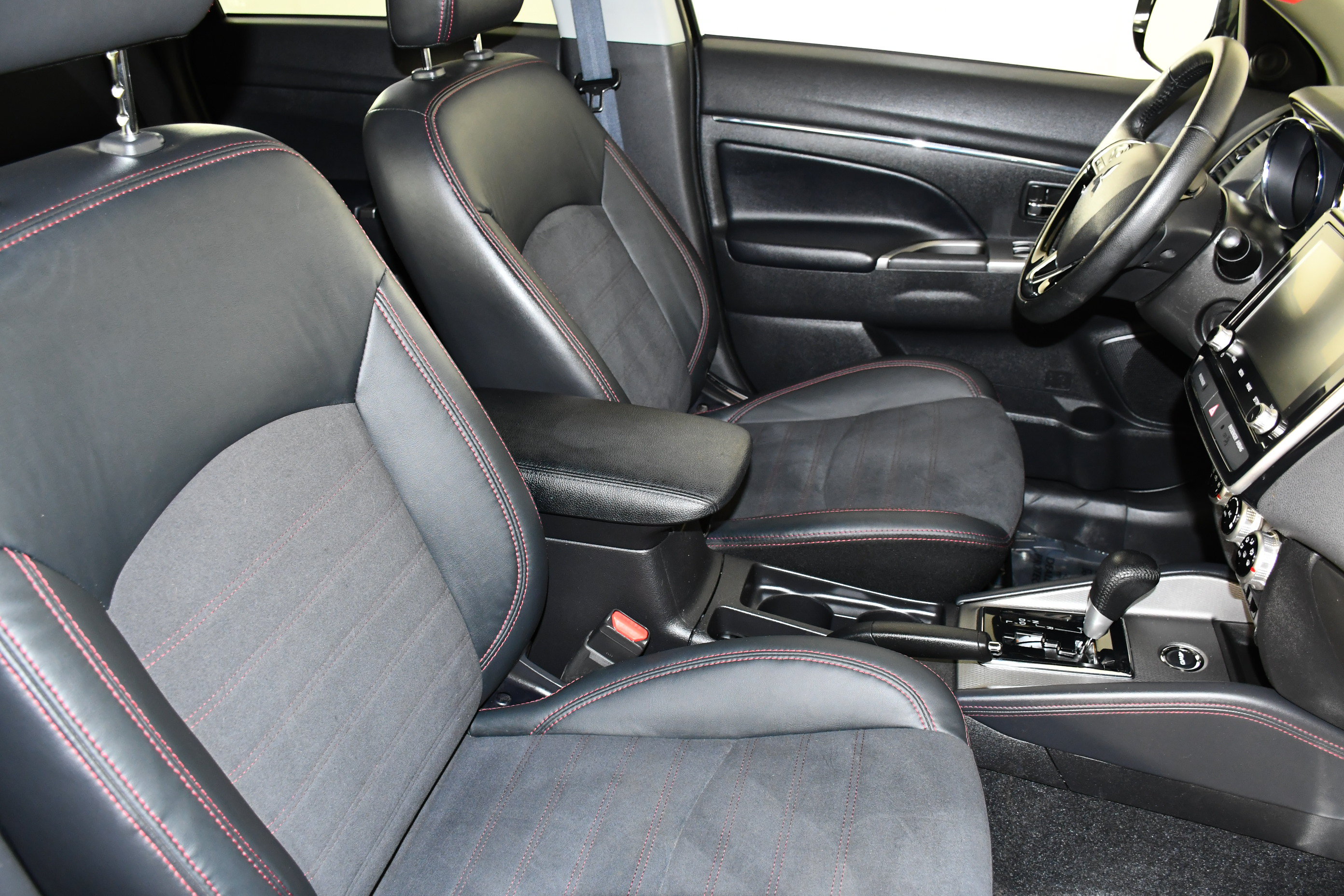Used 2023 Mitsubishi Outlander Sport SE AWD/4WD image 41
