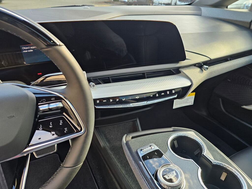 New 2026 Cadillac Optiq Luxury 1 image 31