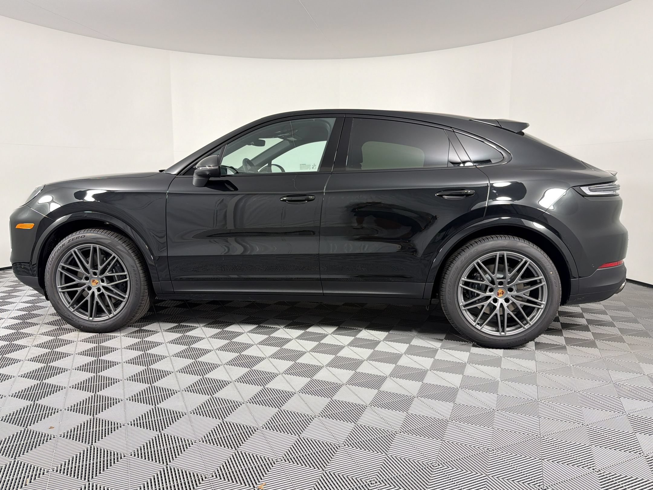 Certified 2026 Porsche Cayenne Coupe AWD/4WD image 2