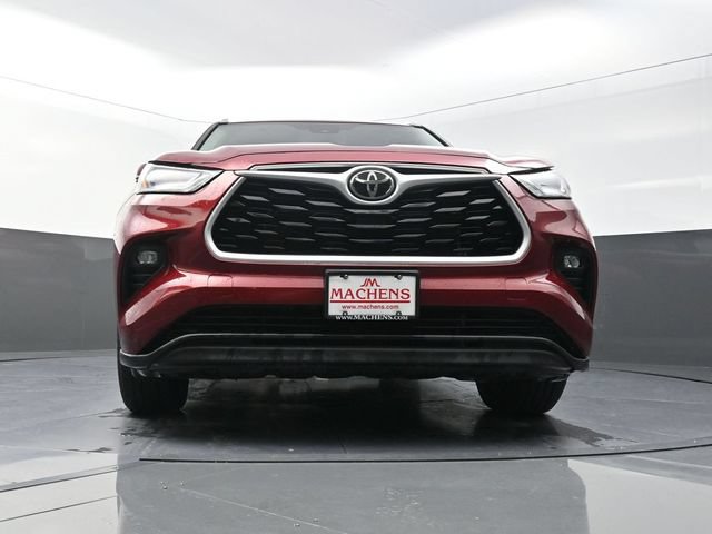 Used 2023 Toyota Highlander XLE AWD/4WD image 32