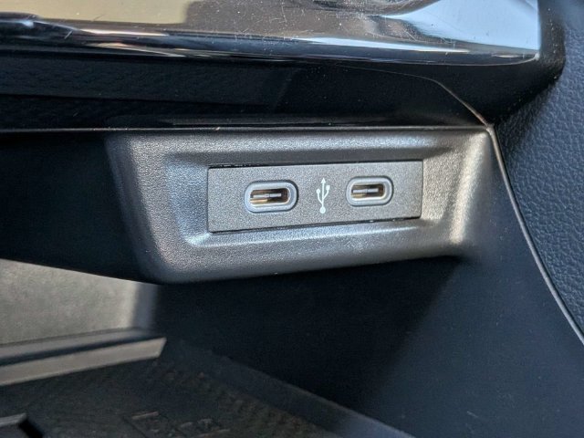 Certified 2025 Volkswagen Jetta SEL FWD image 23