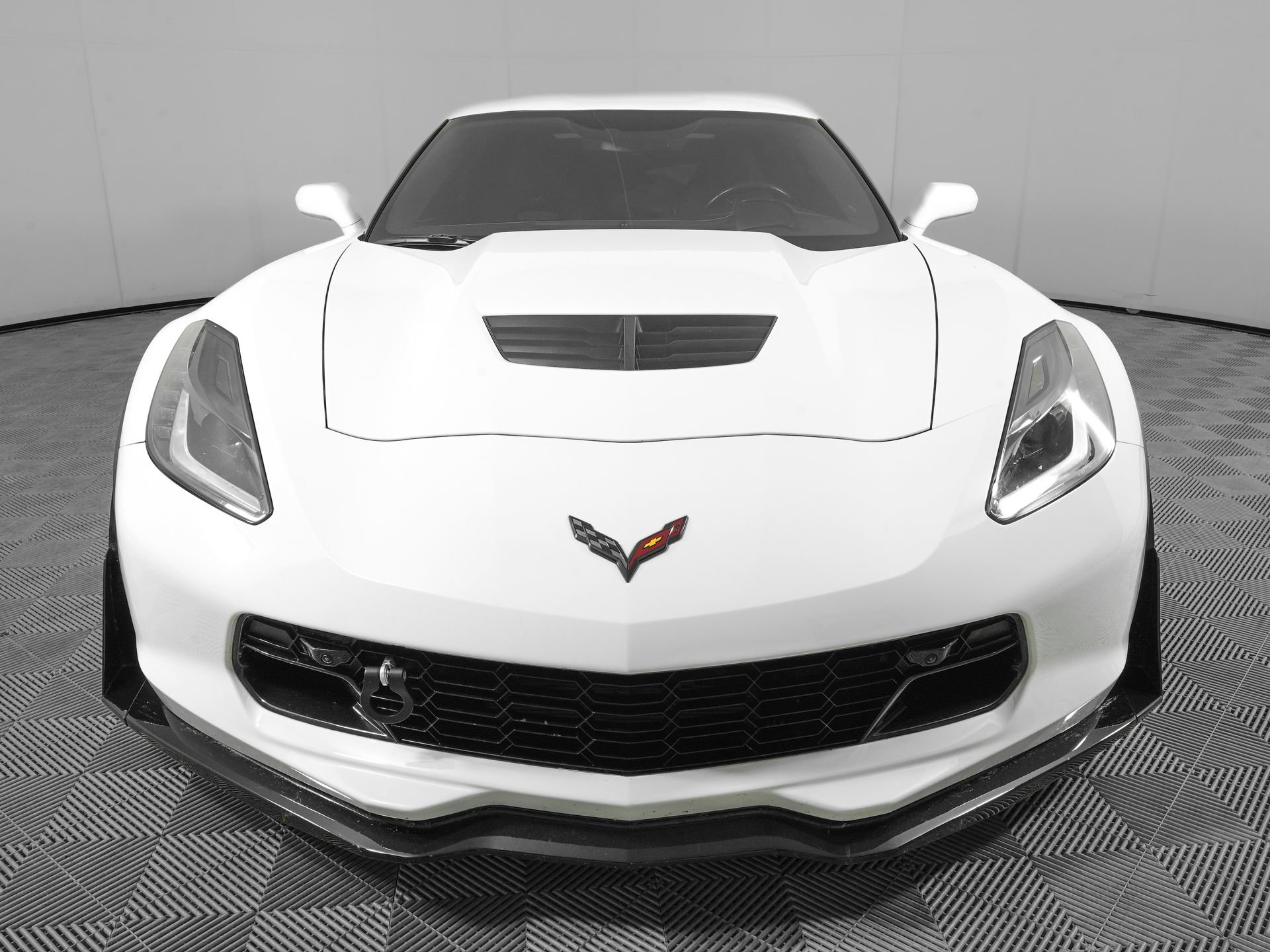 Used 2018 Chevrolet Corvette Z06 RWD image 2