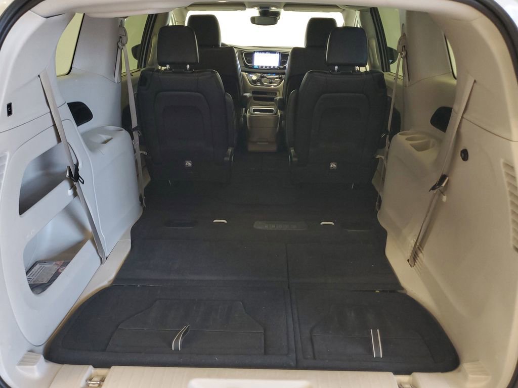Used 2024 Chrysler Pacifica Touring-L image 25