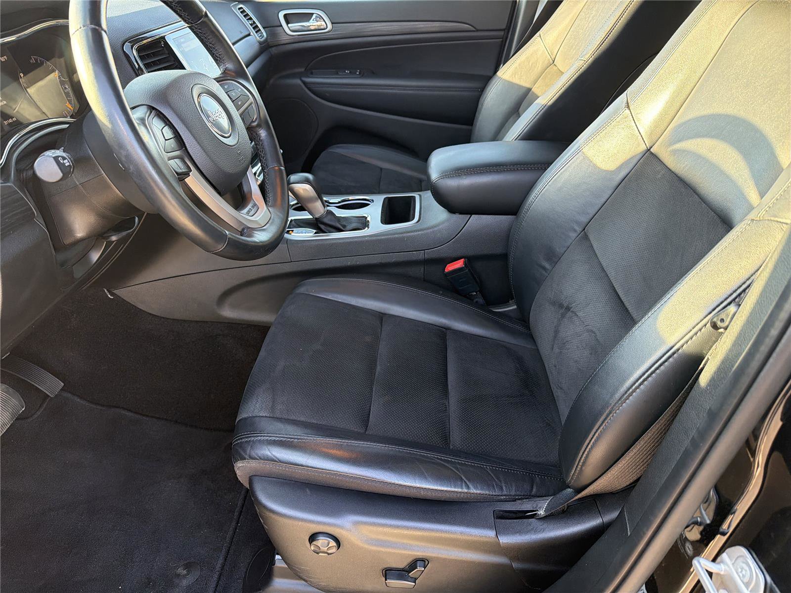 Used 2021 Jeep Grand Cherokee Laredo X image 9