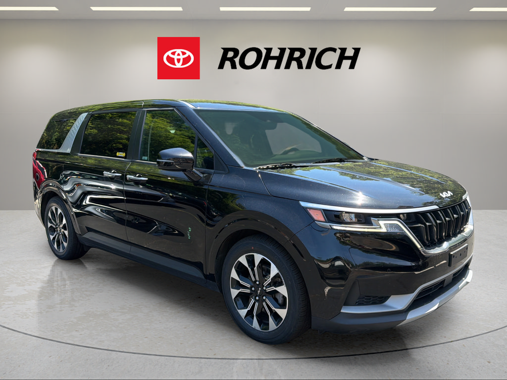 Used 2023 Kia Carnival EX FWD image 4