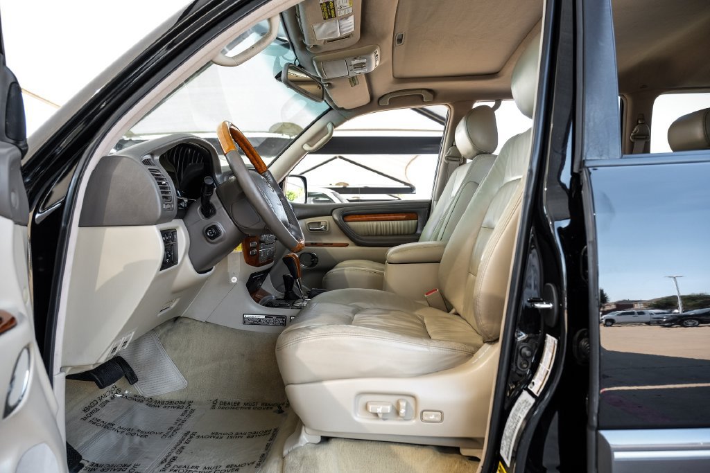 Used 2005 Lexus LX 470 4WD image 3