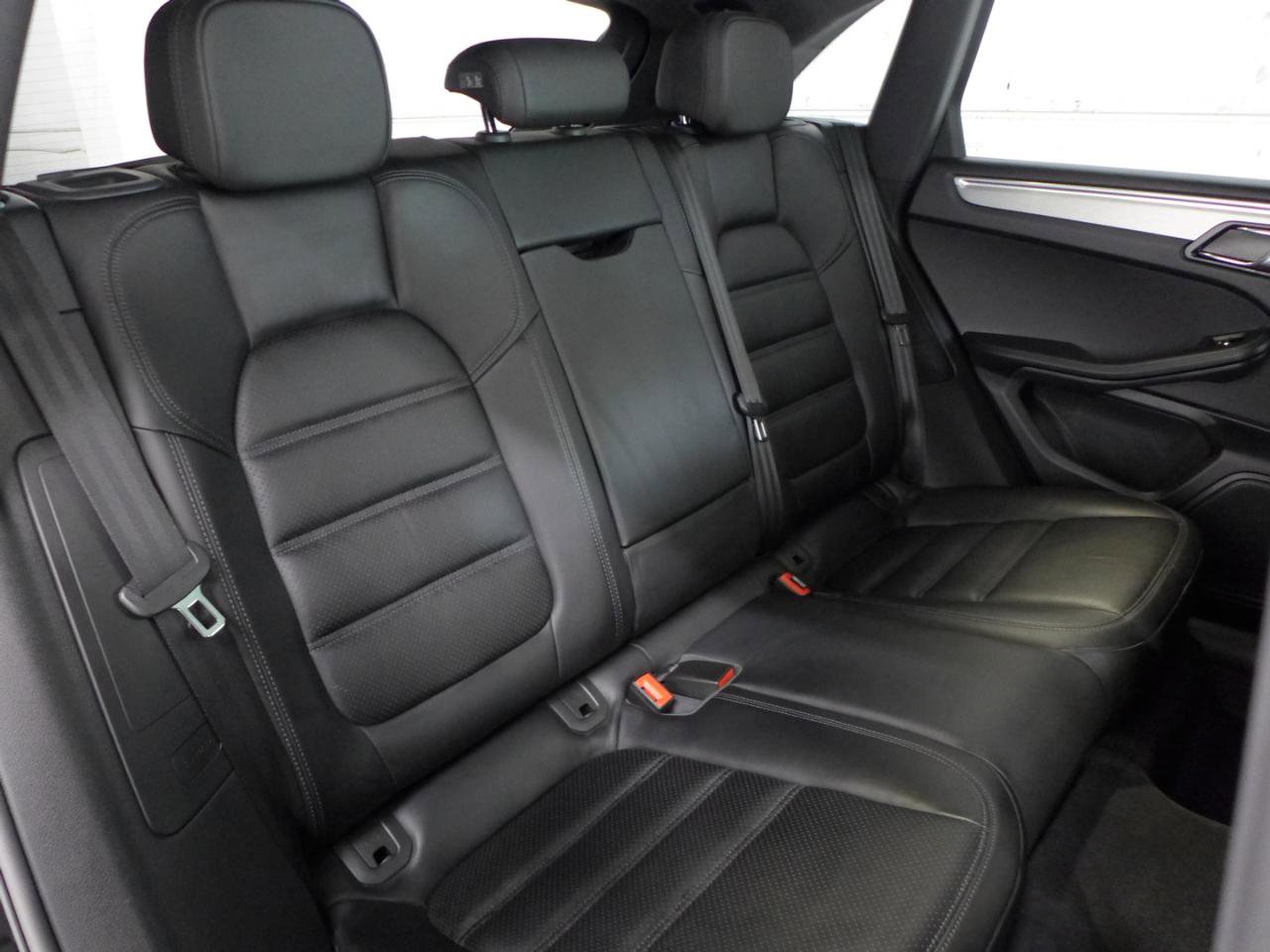 Used 2017 Porsche Macan Turbo AWD/4WD image 47