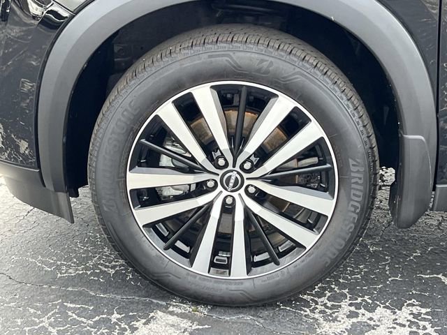 Used 2025 Nissan Pathfinder Platinum image 9