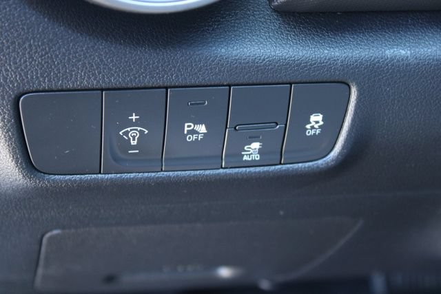 Used 2022 Hyundai Kona Limited w/ Cargo Package FWD image 12