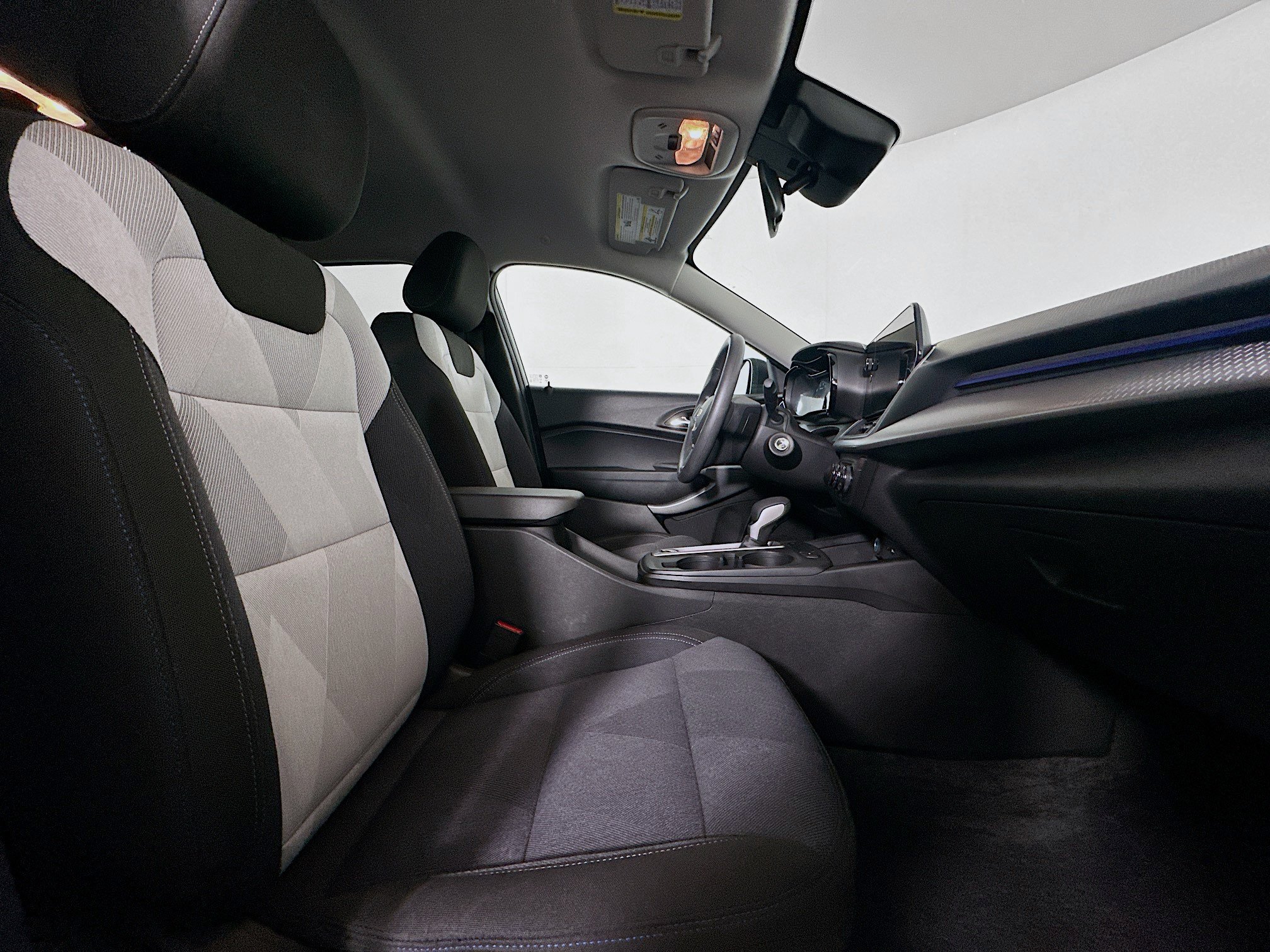 Used 2024 Chevrolet Trax LS FWD image 29