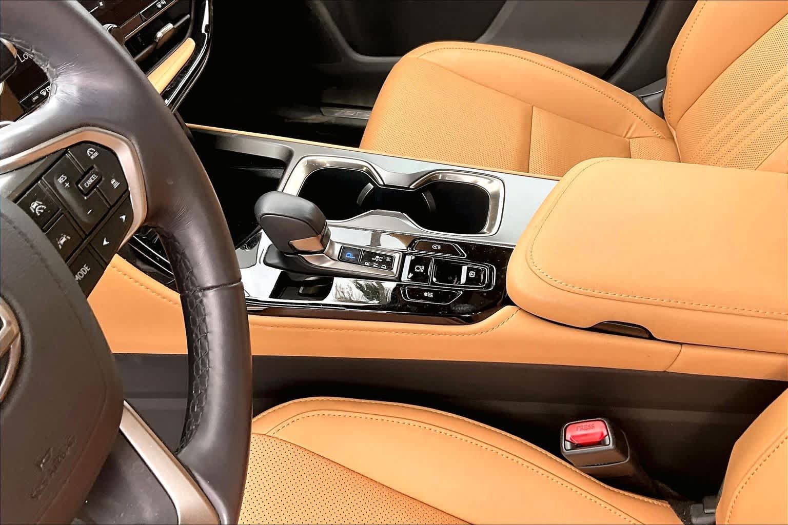 Used 2024 Lexus NX 250 FWD w/ Cold Area Package image 17