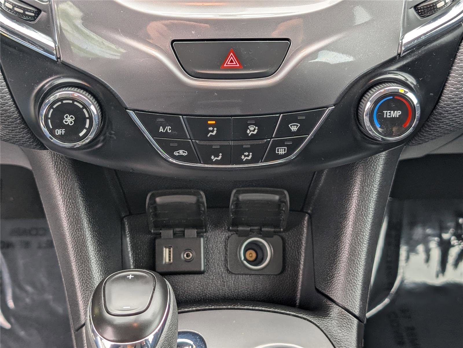 Used 2018 Chevrolet Cruze LT FWD image 23