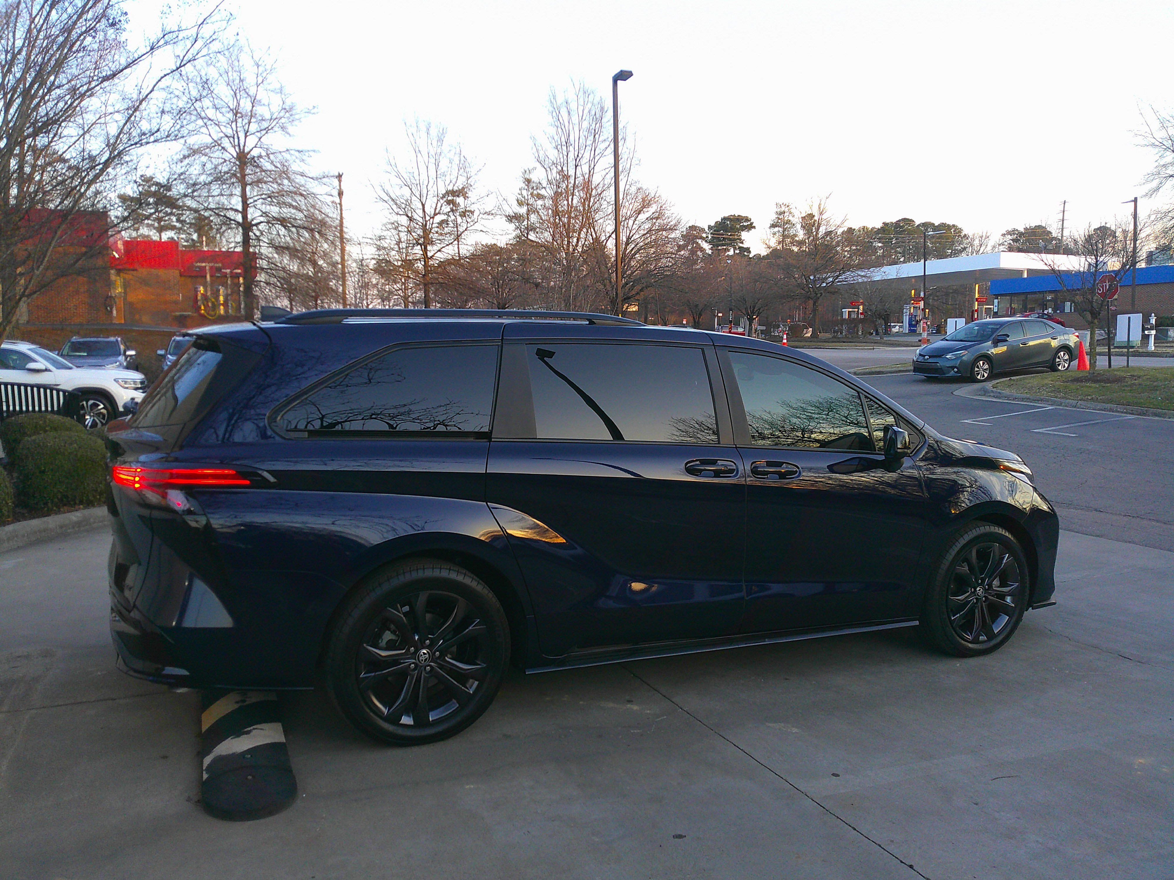 Used 2025 Toyota Sienna XSE w/ XSE Plus Package image 13