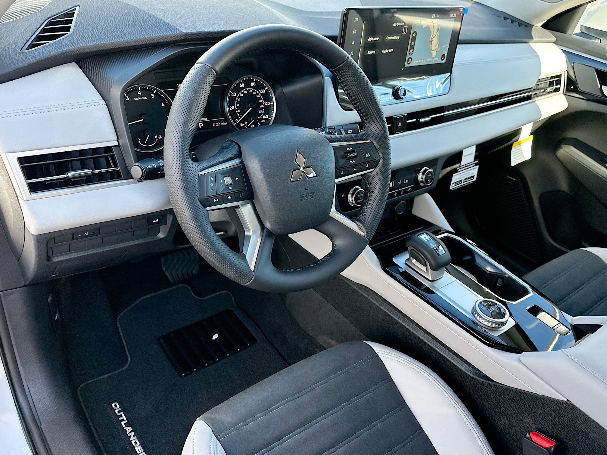 New 2025 Mitsubishi Outlander SE image 6
