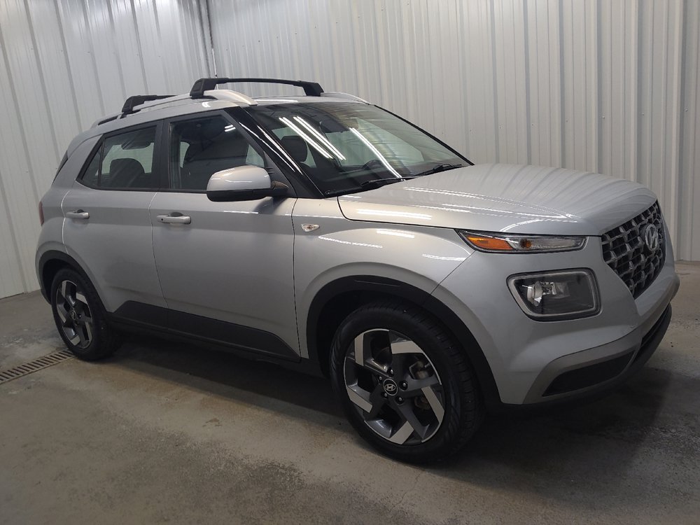 Used 2021 Hyundai Venue SEL w/ Premium Package FWD image 11