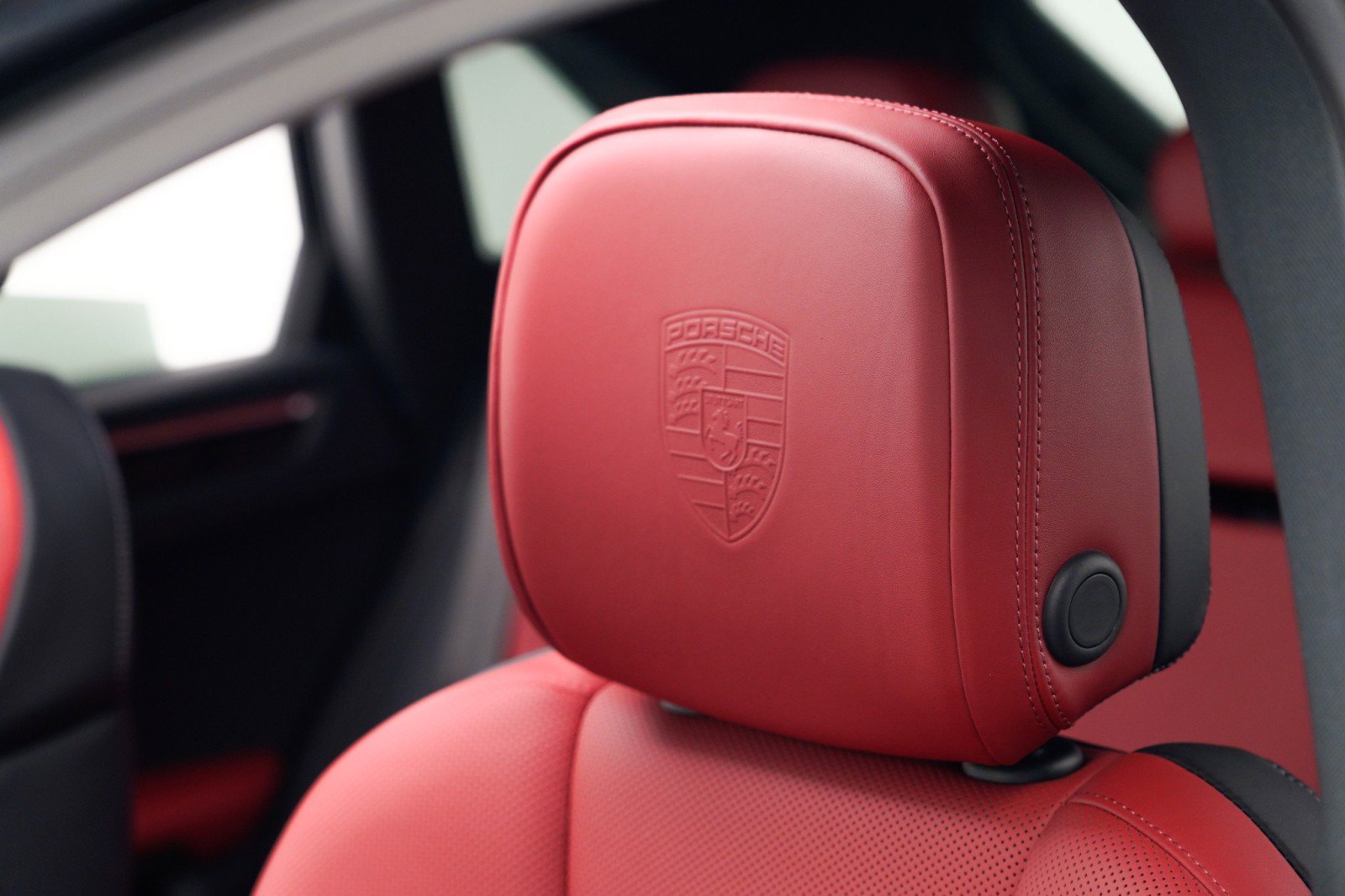 New 2026 Porsche Macan image 19