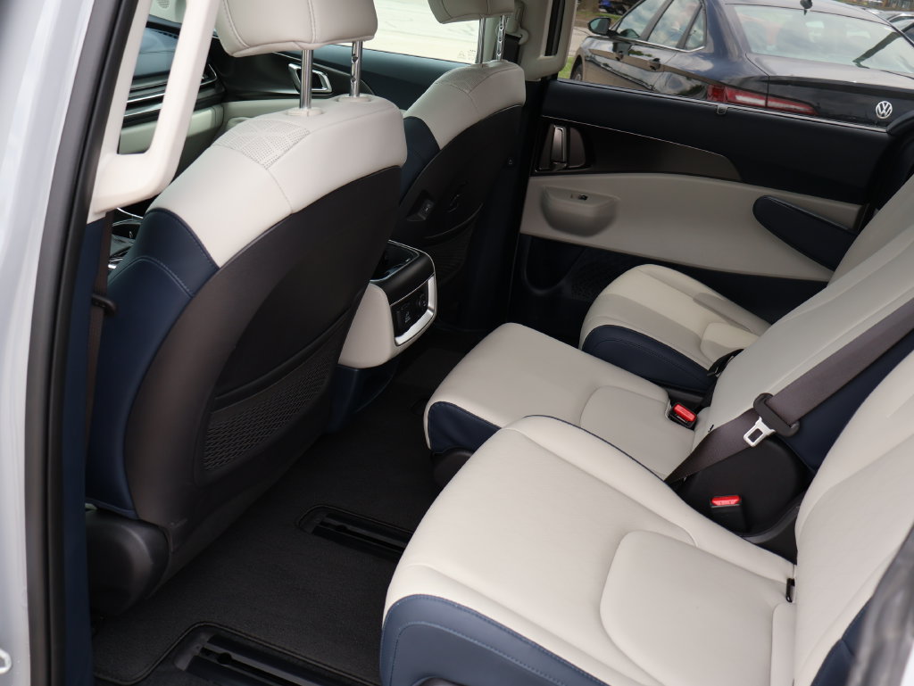 New 2026 Kia Carnival SX w/ SX Dark Edition Package FWD image 13