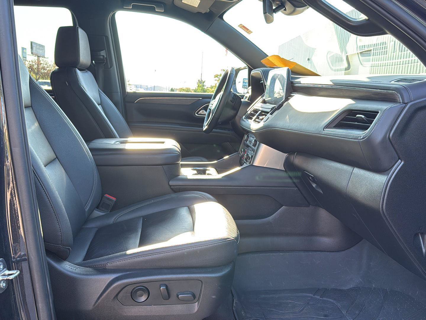 Used 2023 Chevrolet Tahoe Z71 w/ Luxury Package AWD/4WD image 13