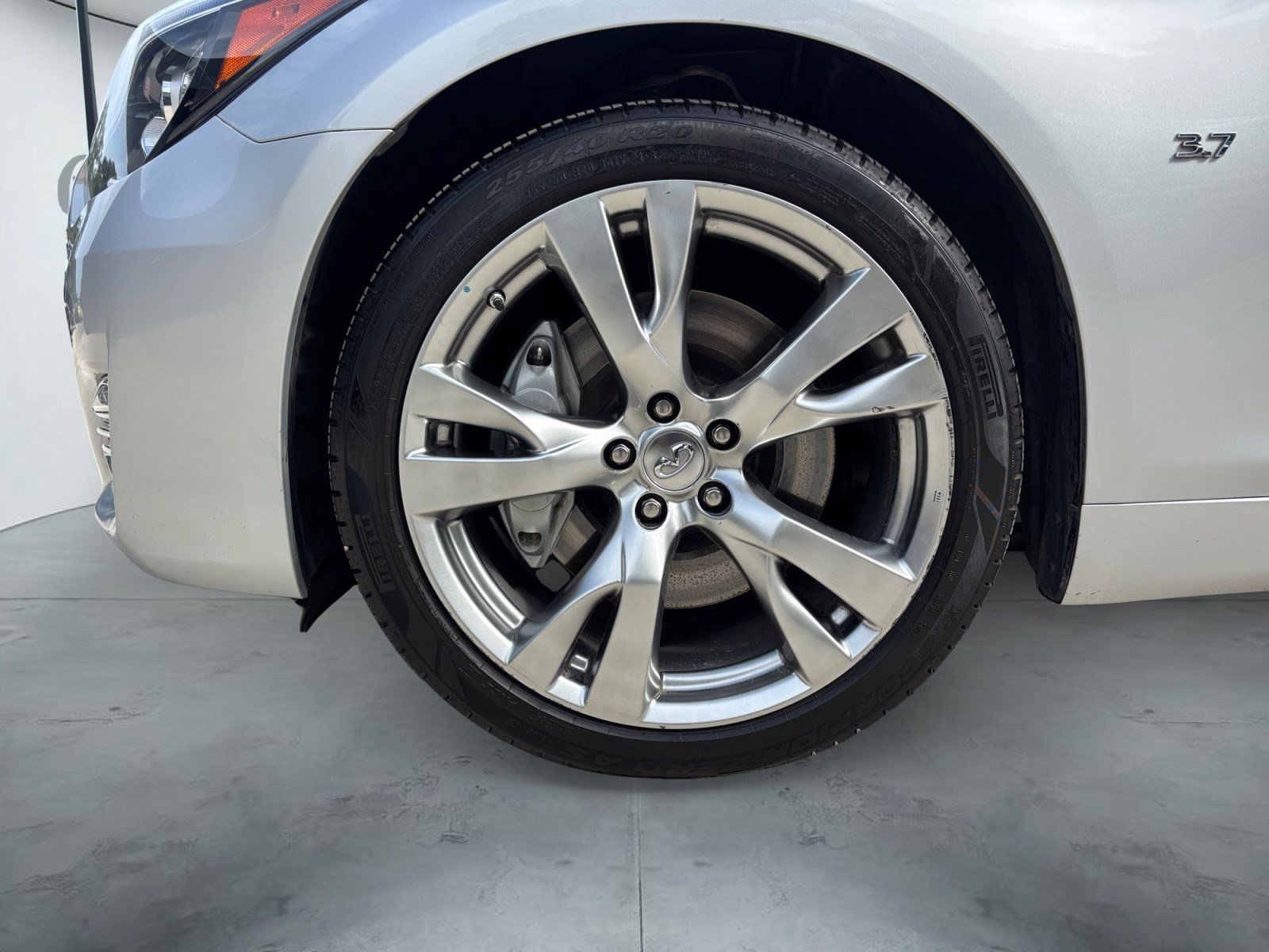Used 2015 INFINITI Q70 3.7 w/ Deluxe Touring Package RWD image 14