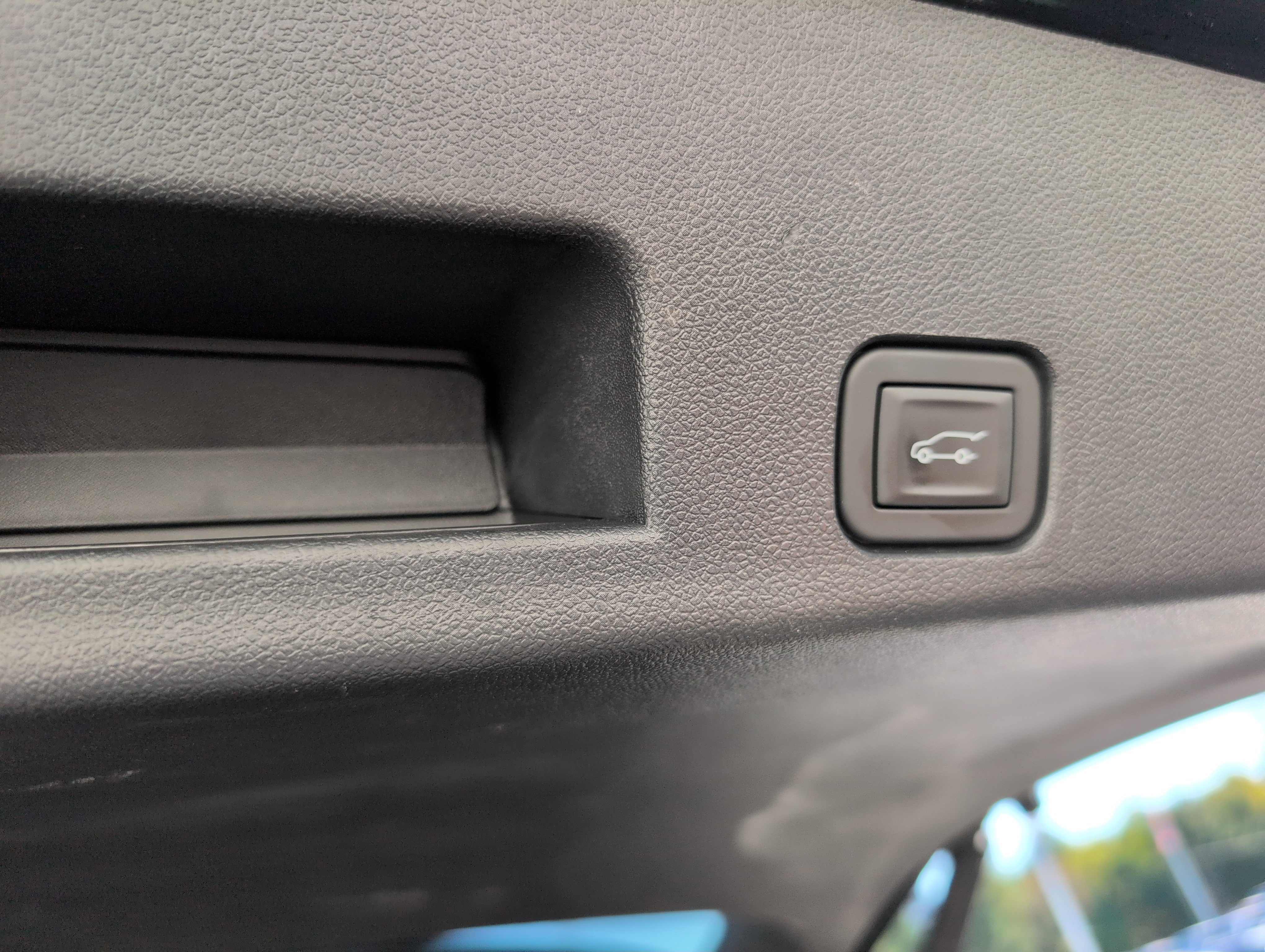 Used 2025 GMC Acadia Elevation image 8