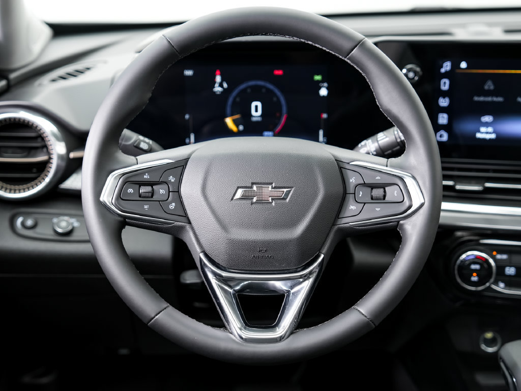 Used 2025 Chevrolet Trax ACTIV w/ Sunroof Package FWD image 13