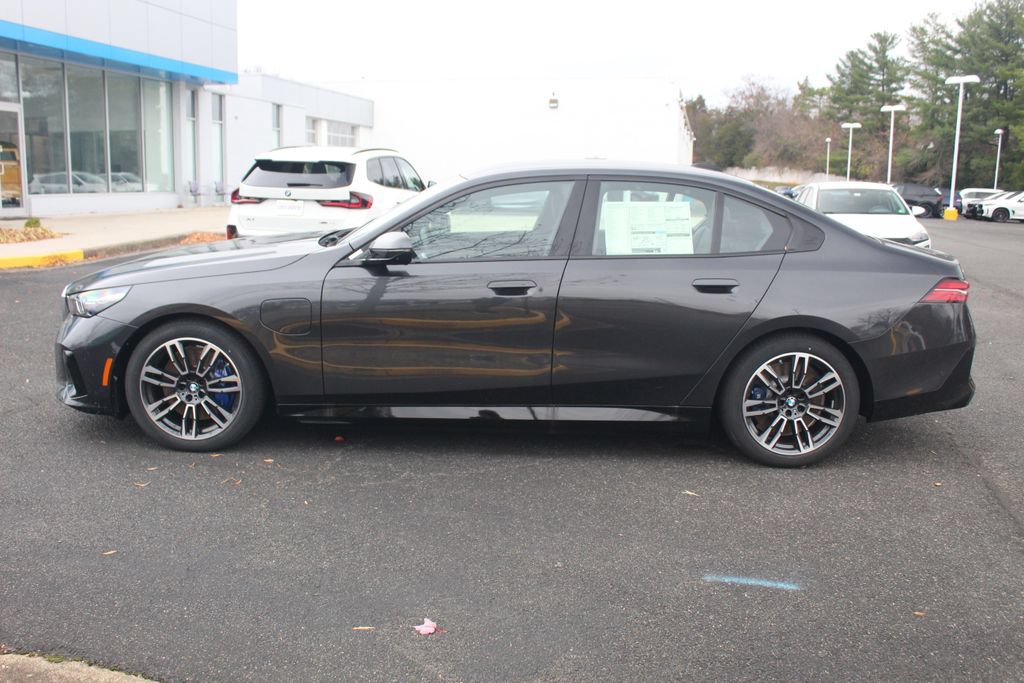 Used 2026 BMW 550e xDrive w/ Executive Package AWD/4WD image 5