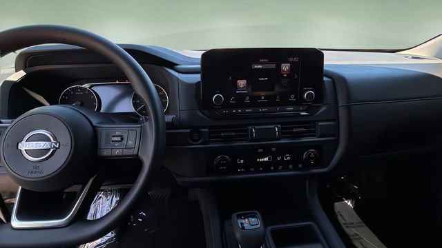 Used 2025 Nissan Pathfinder S FWD image 11