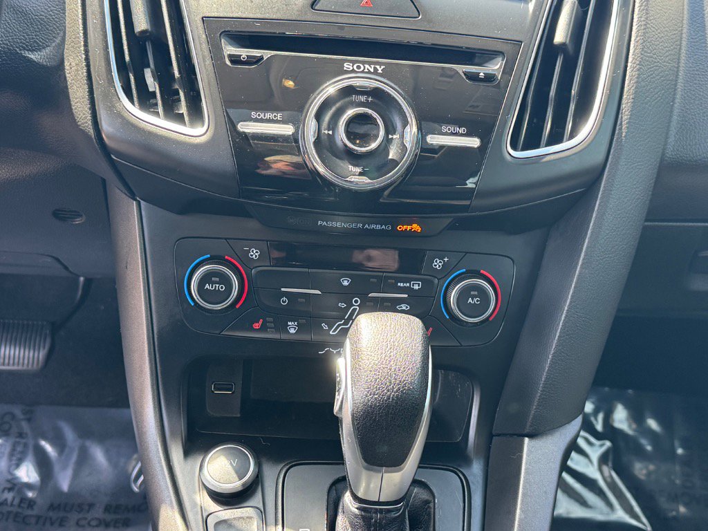 Used 2017 Ford Focus SEL w/ Cold Weather Package image 28