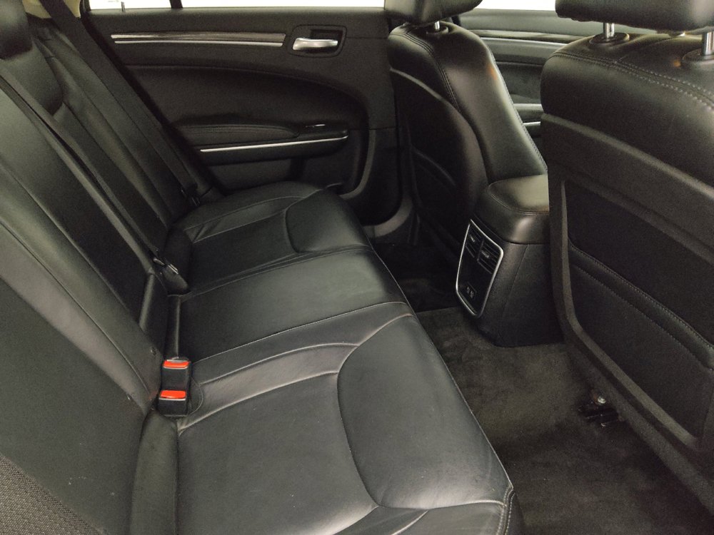 Used 2015 Chrysler 300 Limited RWD image 19