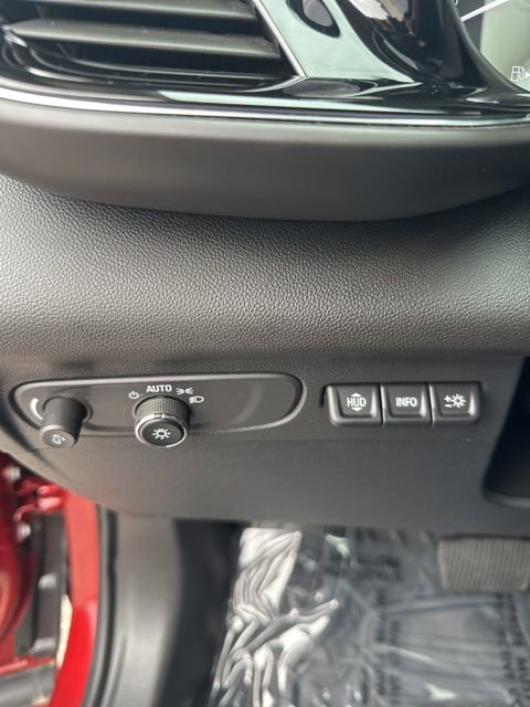 Used 2023 Buick Envision Avenir image 34