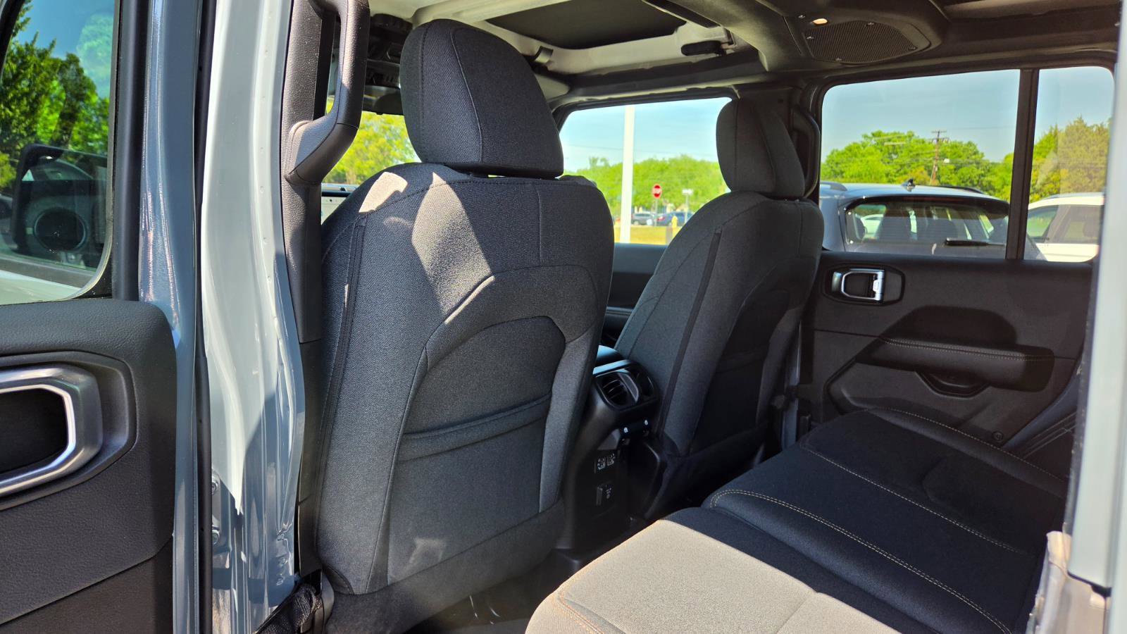 Used 2024 Jeep Wrangler Sahara image 45