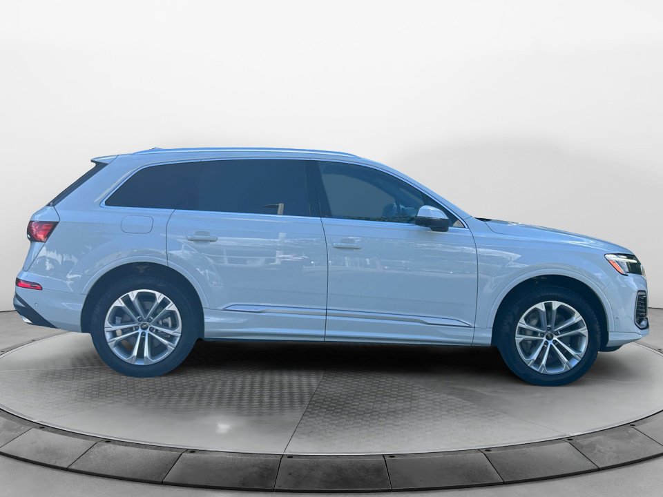 Certified 2025 Audi Q7 2.0T Premium image 8