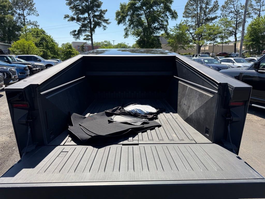 Used 2025 Tesla Cybertruck AWD Crew Cab image 7