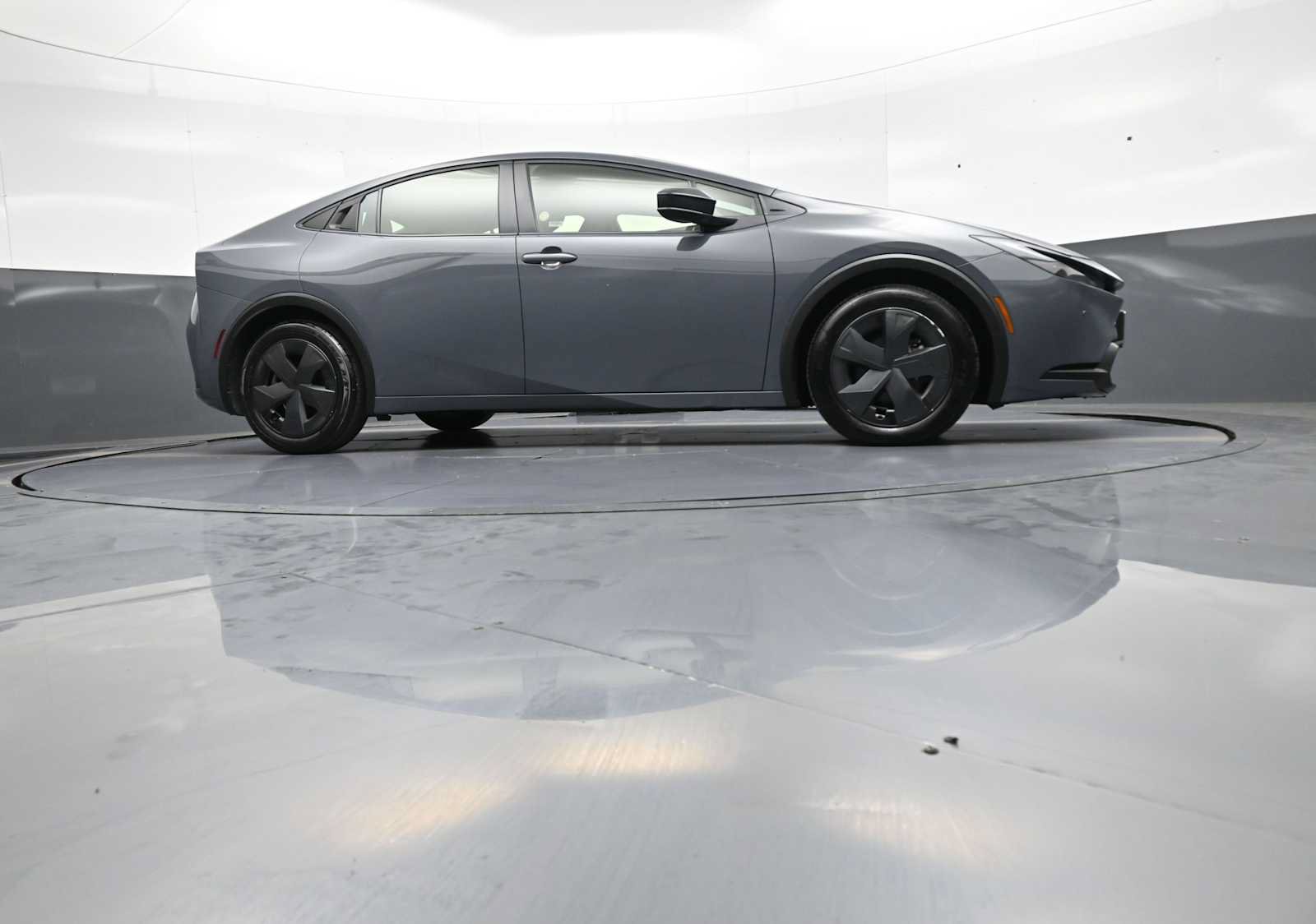 Certified 2025 Toyota Prius LE FWD image 28