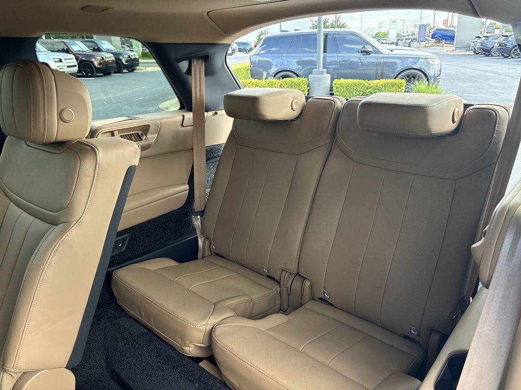 New 2026 Land Rover Range Rover Long Wheelbase SE AWD/4WD image 19