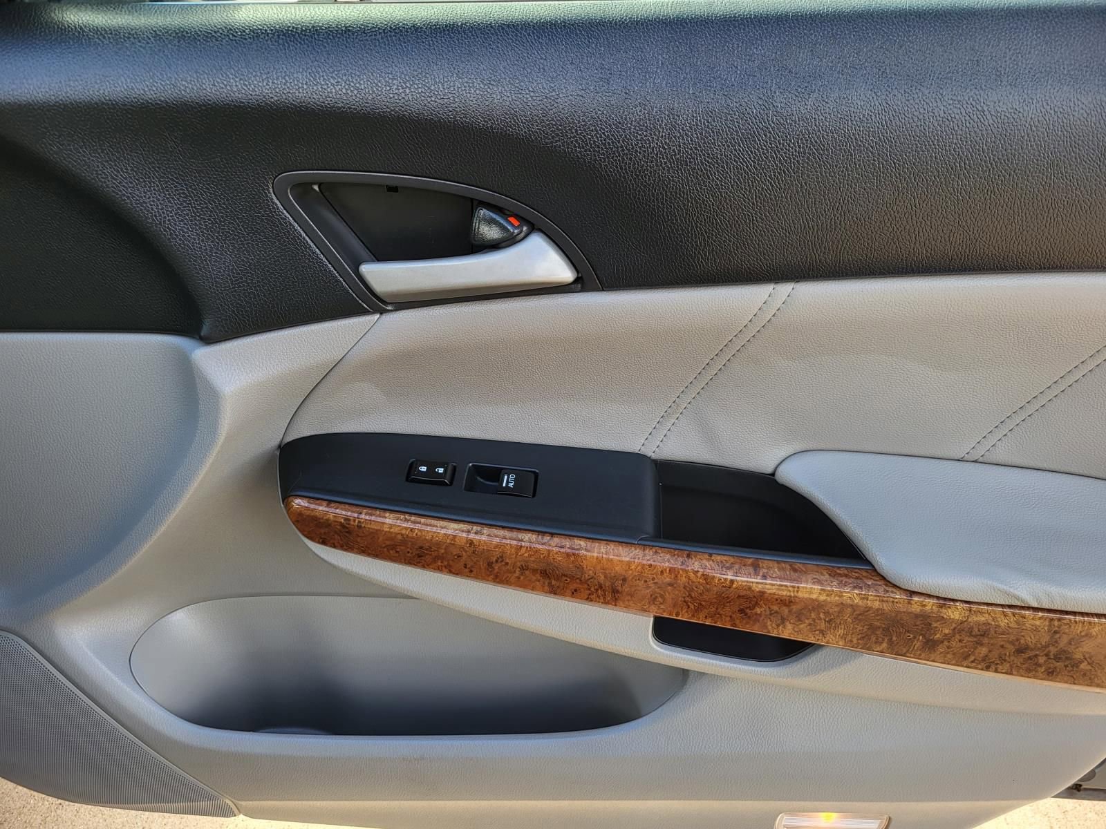 Used 2011 Honda Accord EX-L image 10