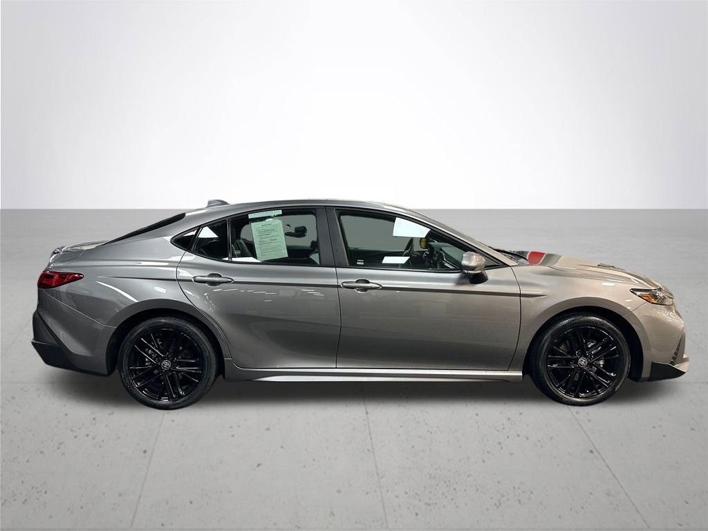 Used 2025 Toyota Camry SE image 7
