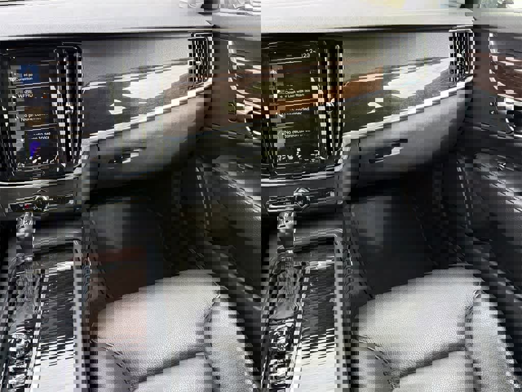 Used 2018 Volvo S90 T6 Momentum w/ Convenience Package image 22