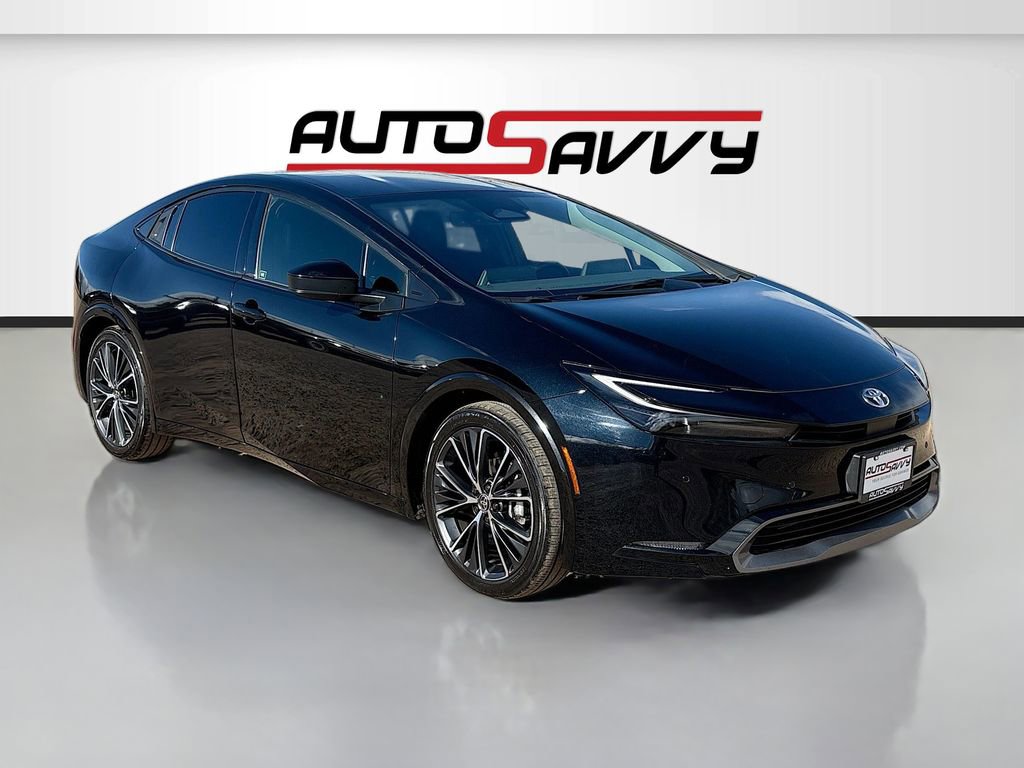 Used 2024 Toyota Prius XLE image 1