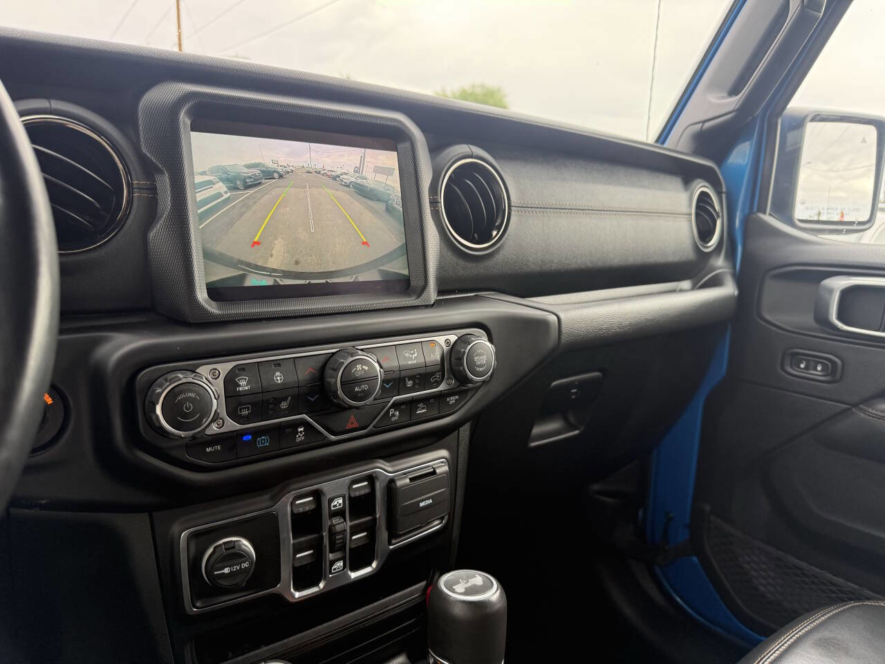 Used 2022 Jeep Wrangler Unlimited Sahara image 23